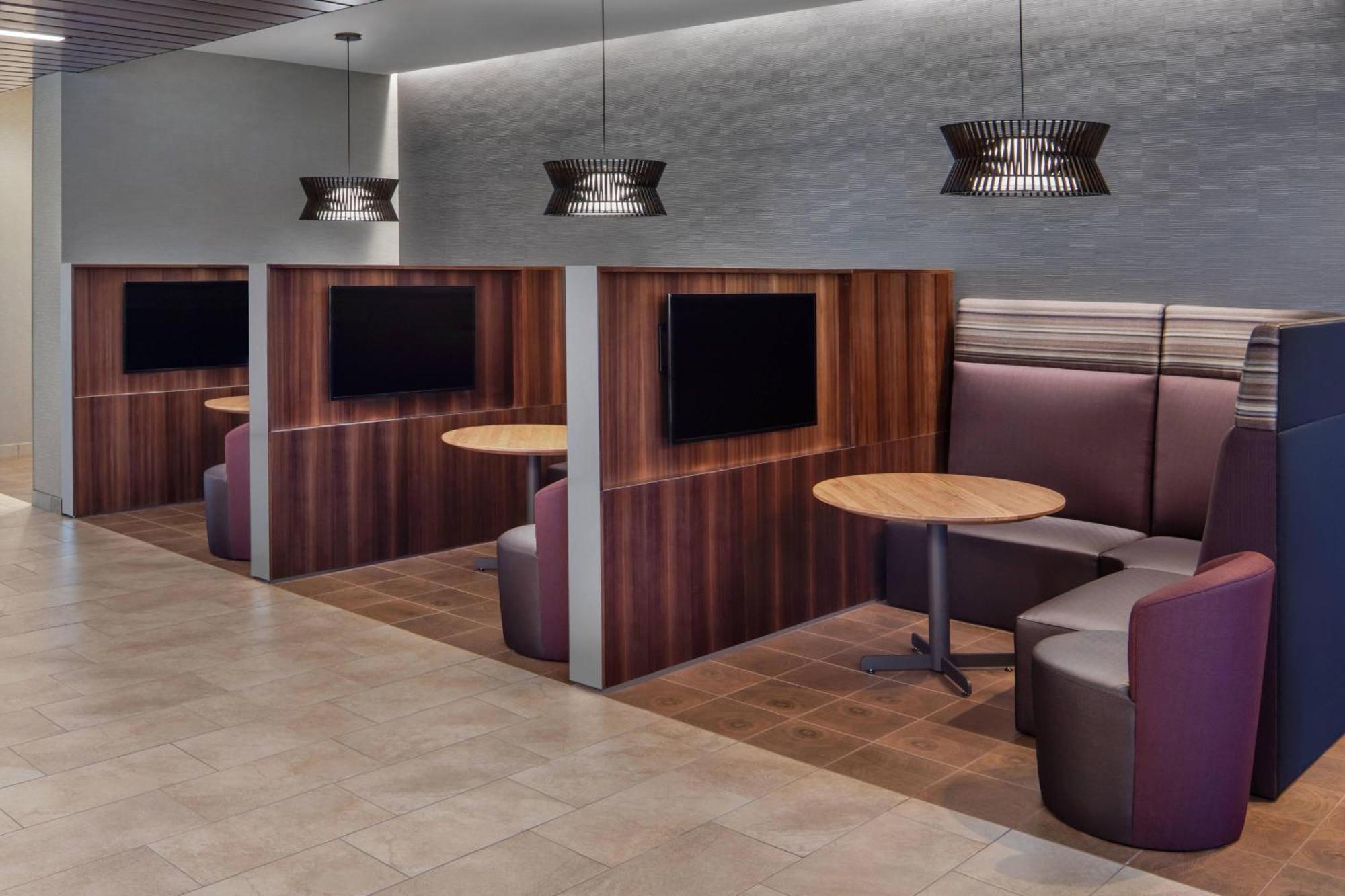 Courtyard By Marriott Wayne Fairfield Hotel Ngoại thất bức ảnh