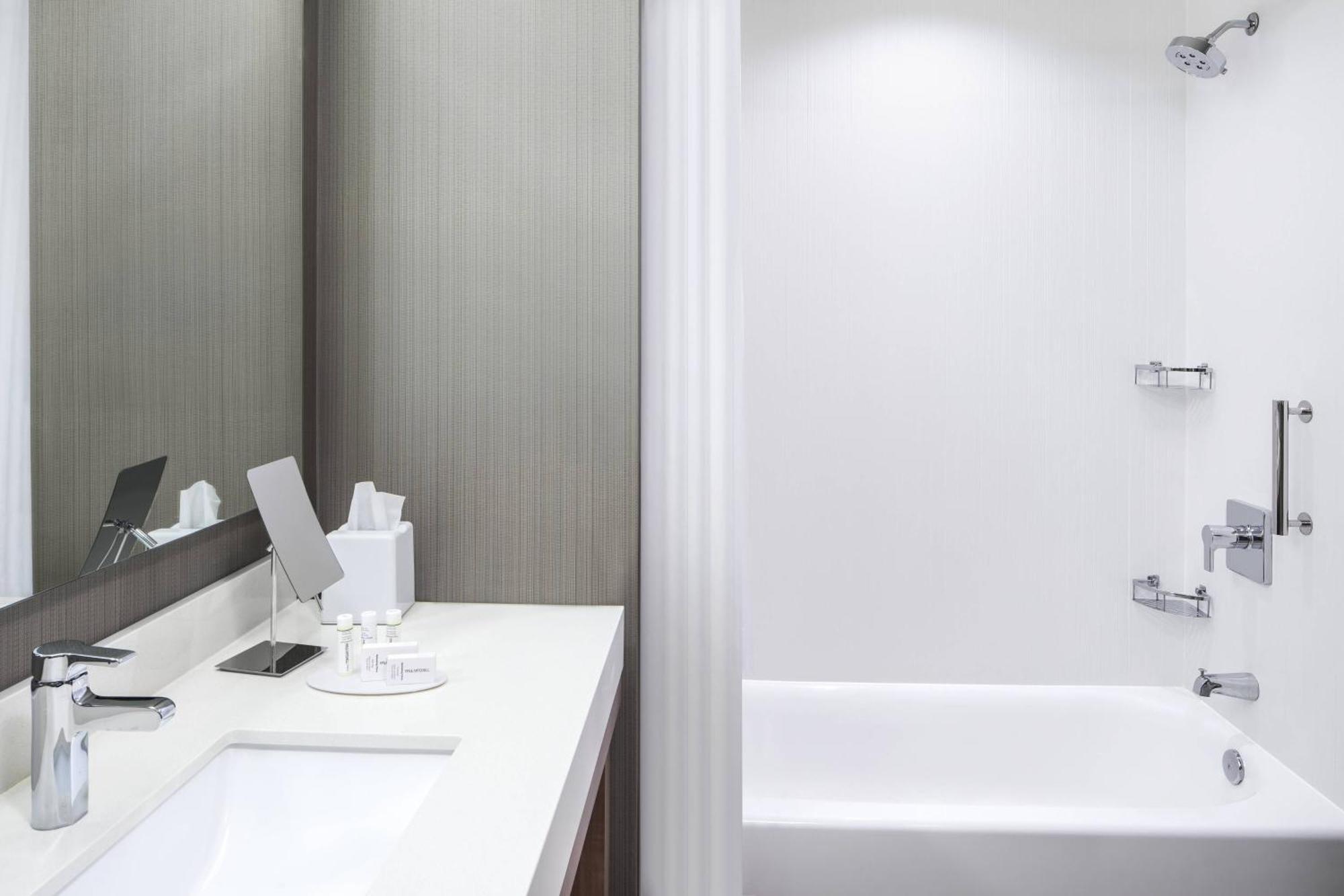 Courtyard By Marriott Wayne Fairfield Hotel Ngoại thất bức ảnh