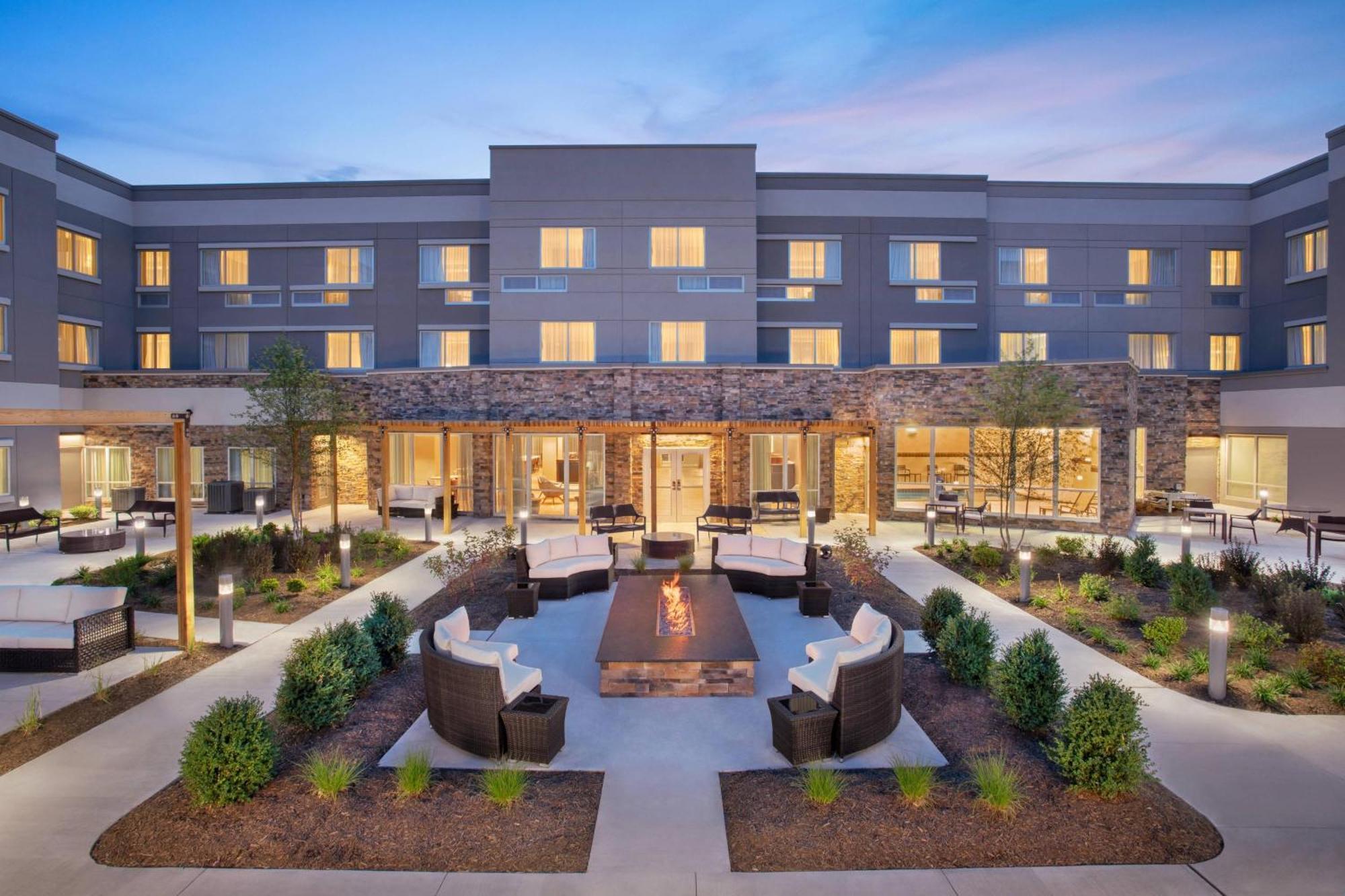 Courtyard By Marriott Wayne Fairfield Hotel Ngoại thất bức ảnh